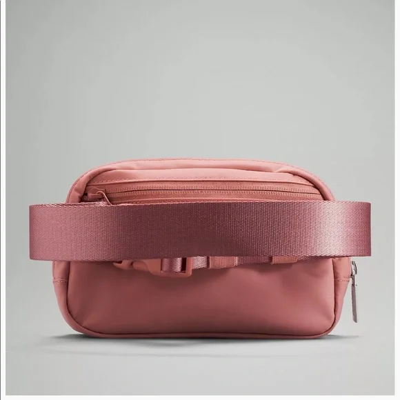 Lululemon Everywhere Belt Bag NWT - Picture 6 of 10